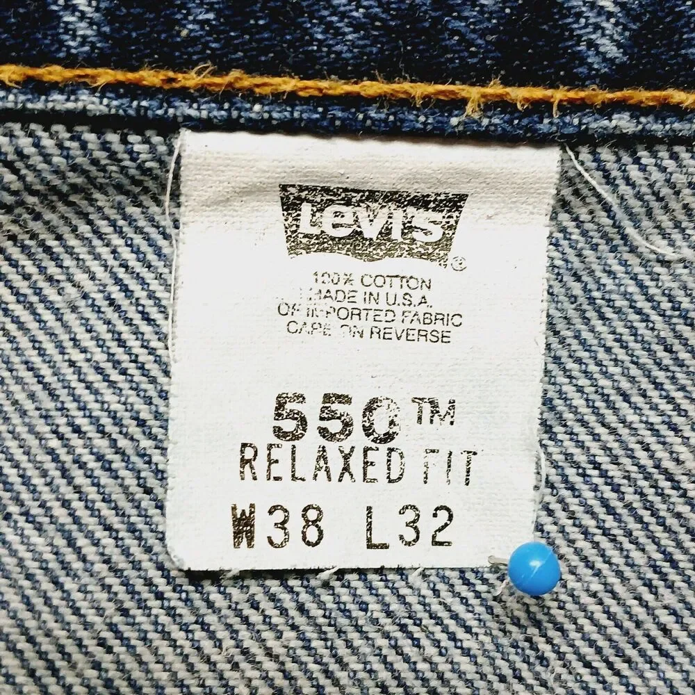 Vintage Levi's 550 Relaxed Fit Short Man W38 L27 Red Tab Jeans USA Made '01
